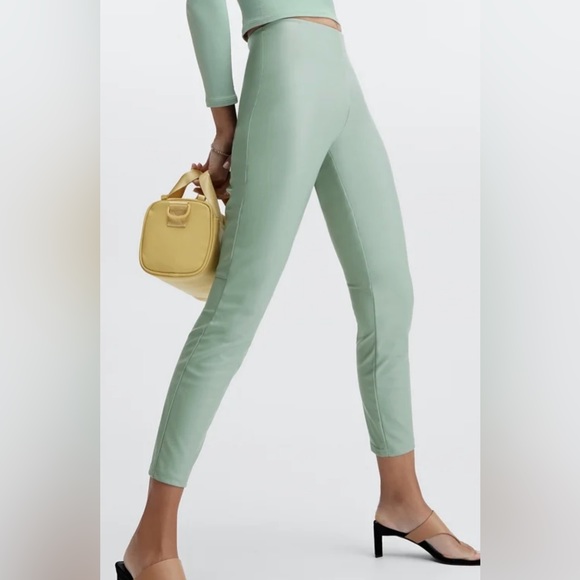 *Closet clear out* Fabletics faux leather leggings - Picture 1 of 8